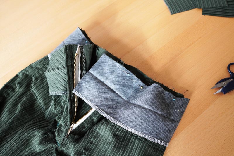 Detailní návod jak ušít manšestrové kalhoty - pásek
