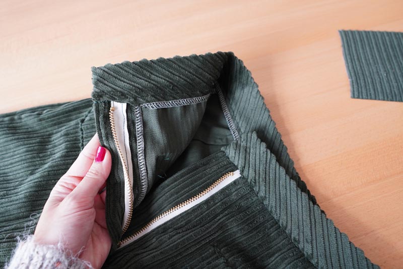 Detailní návod jak ušít manšestrové kalhoty - pásek