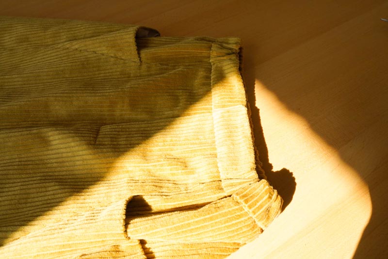 Jak ušít dámskou manšestrovou sukni (všití pásku do sukně)