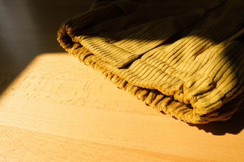 Jak ušít dámskou manšestrovou sukni (všití pásku do sukně)