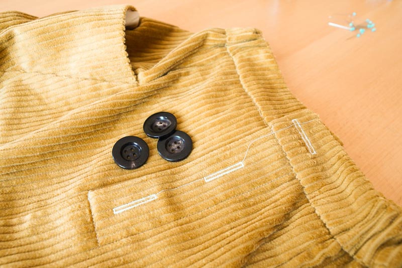 Jak ušít manšestrovou sukni + dámský střih (šití knoflíků a knoflíkových dírek)