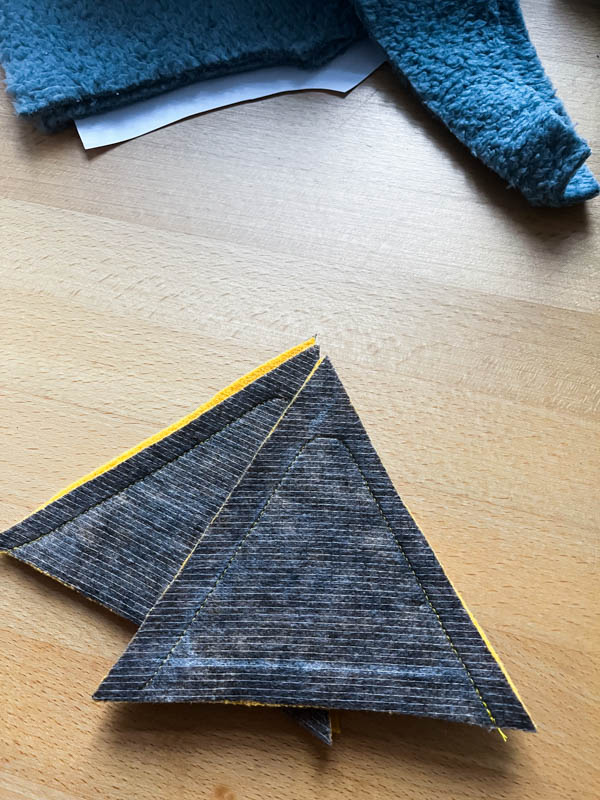 Střih a návod jak ušít chlupatou mikinu s kapucí - kapuce