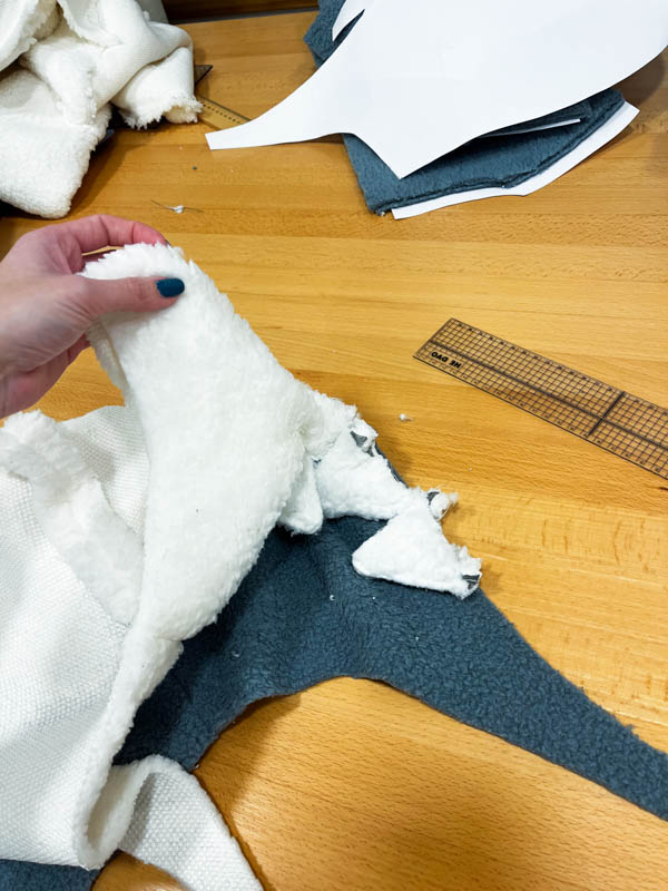 Jak ušít chlupatou mikinu žraloka