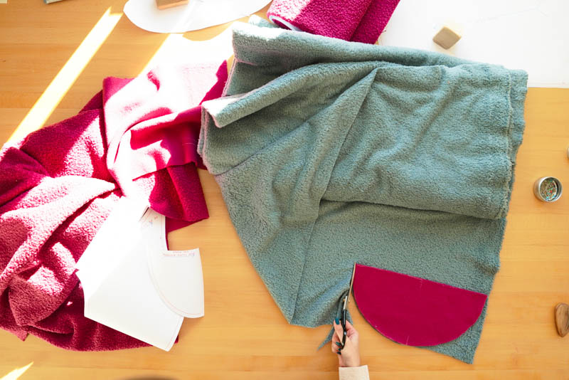 Střih a návod jak ušít chlupatou mikinu s kapucí - Podšívkové díly kapuce