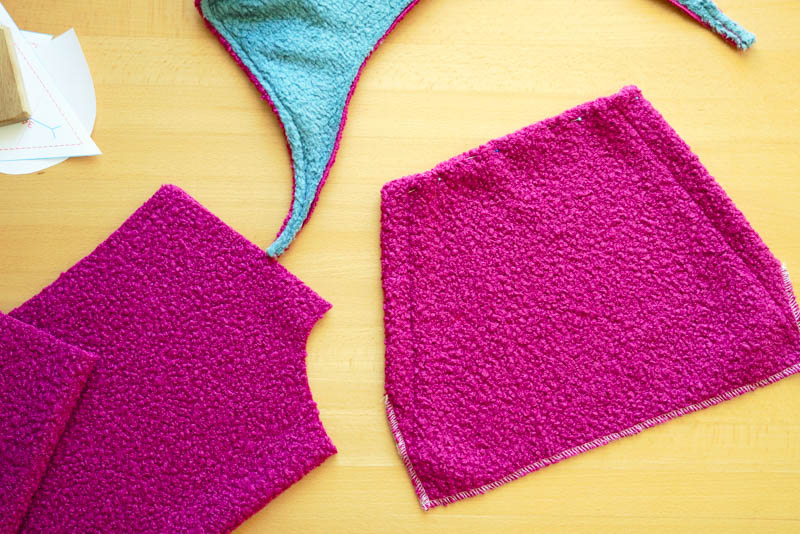 Střih a návod jak ušít chlupatou mikinu s kapucí - příprava kapsy (klokanky)