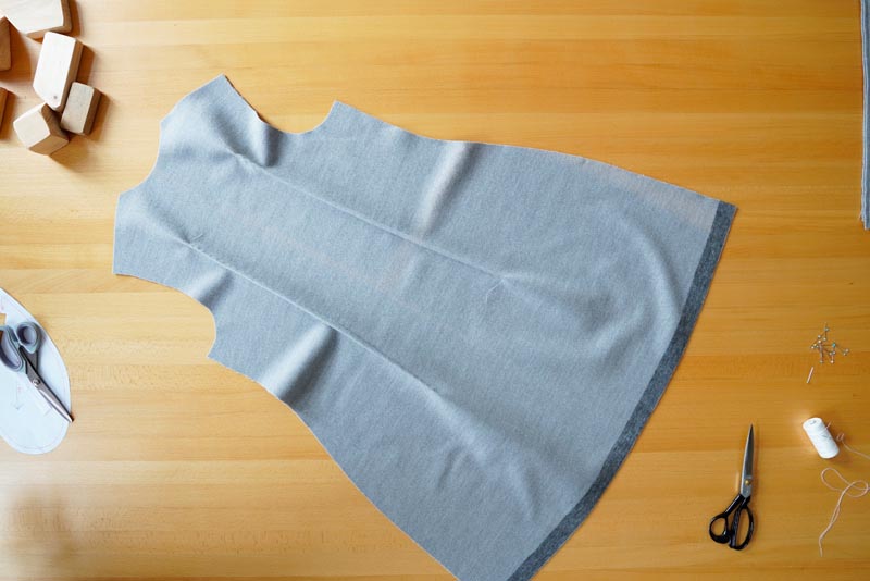Jak ušít elegantní dámský kabát s podšívkou - záševky v zadním dílu kabátu