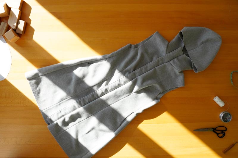 Jak ušít elegantní dámský kabát s podšívkou - všití zipu s podkrytem a nákrytem