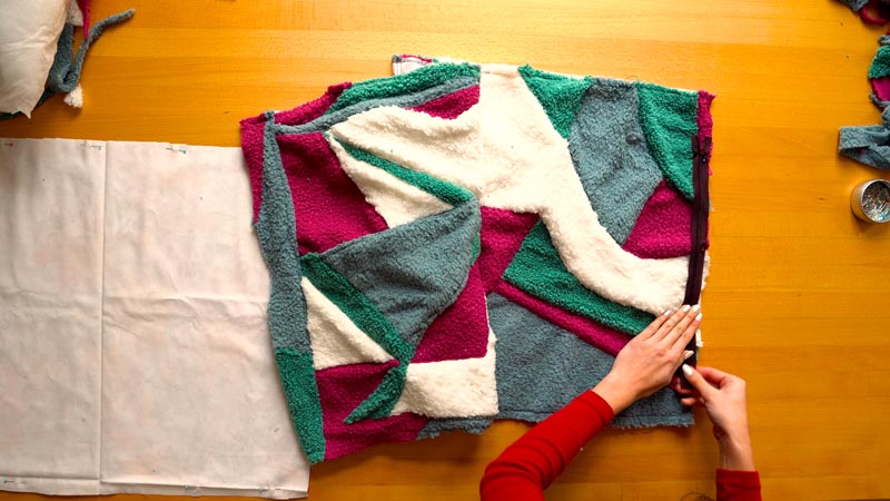 Tipy na šití ze zbytků látek - upcyklace odstřižků na originální polštář - video návod na šití