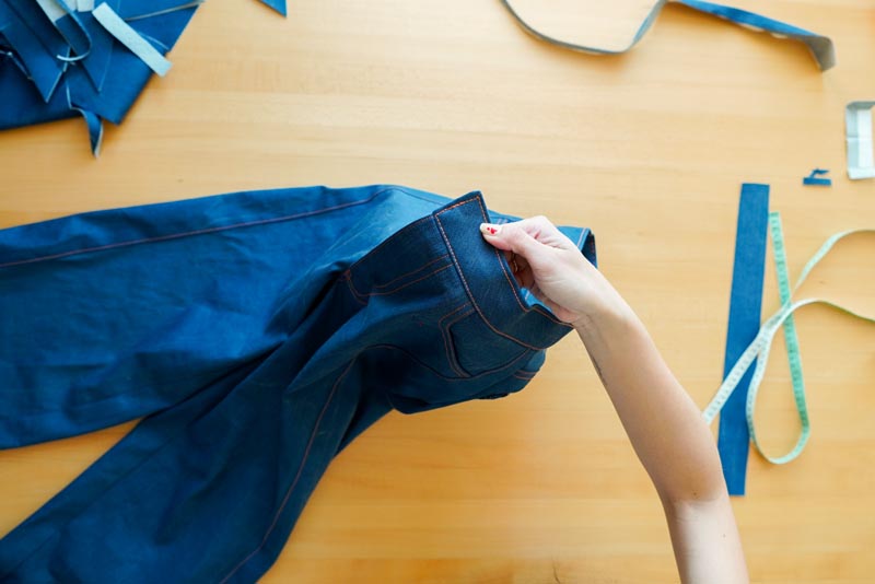 Jak ušít džíny - štepování pásku