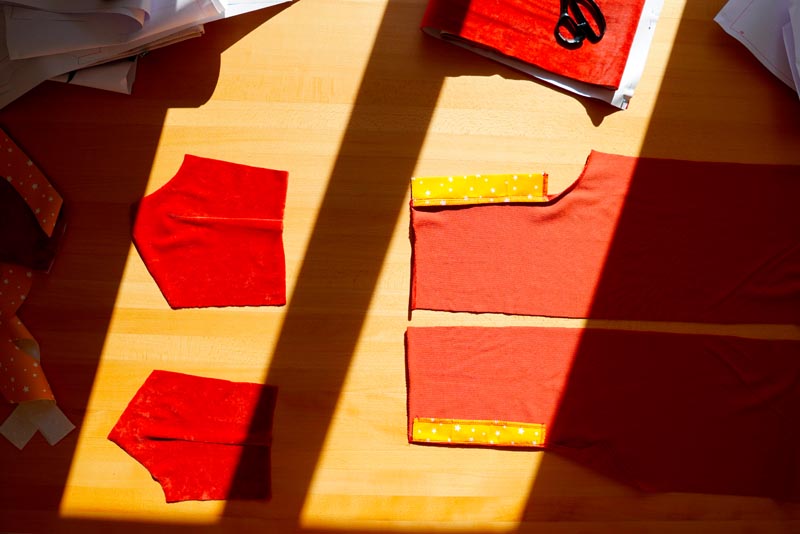 Jak ušít overal - jak ušít knoflíkovou légu (zapínání na knoflíky) u kalhot