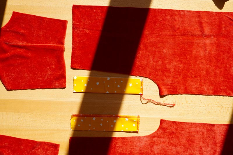 Jak ušít overal - jak ušít knoflíkovou légu (zapínání na knoflíky) u kalhot