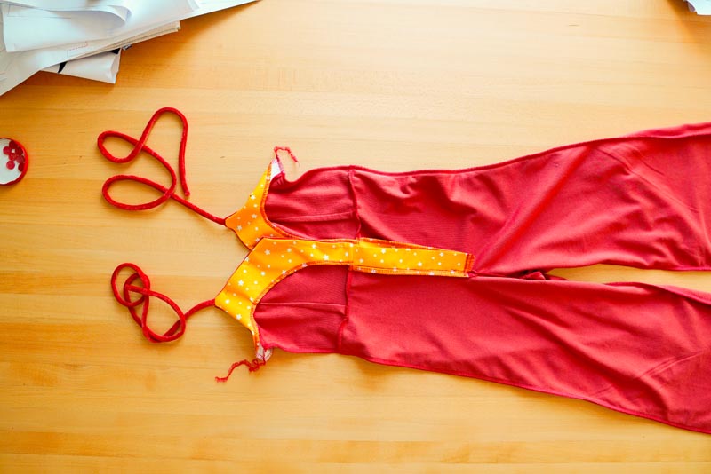 Jak ušít overal - šití bočního švu