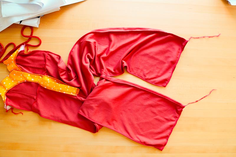 Jak ušít overal - dokončení nohavic