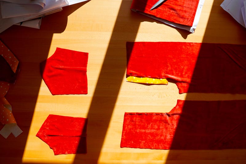 Jak ušít overal - jak ušít knoflíkovou légu (zapínání na knoflíky) u kalhot