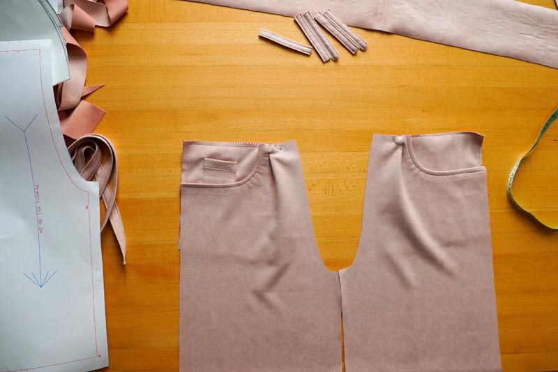 Jak ušít dámské elegantní šortky - pasové záhyby