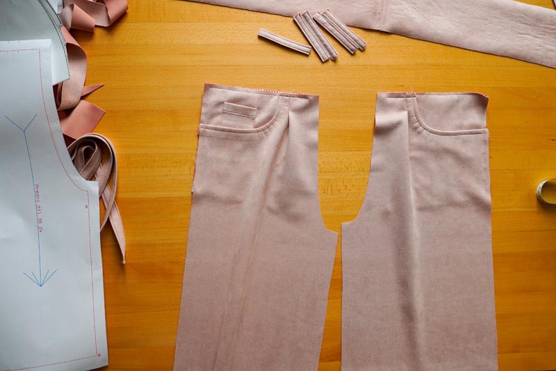 Jak ušít dámské elegantní šortky - pasové záhyby