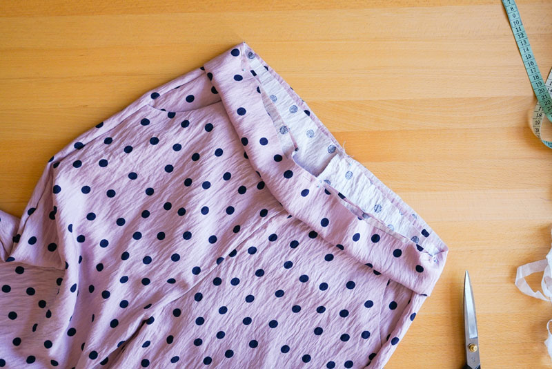 Střih a návod jak ušít dámské široké letní kalhoty UNWIND - Vypracování tunýlku v pase pro gumu