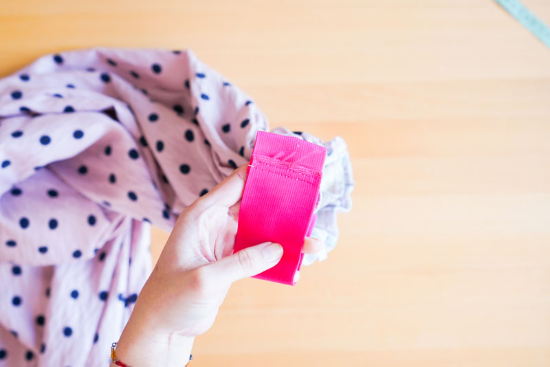 Střih a návod jak ušít dámské široké letní kalhoty UNWIND - Dokončení gumy v pase