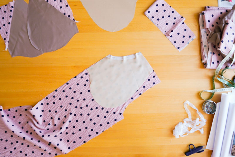 Střih a návod jak ušít dámské široké letní kalhoty UNWIND - vypracování kapsových průhmatů