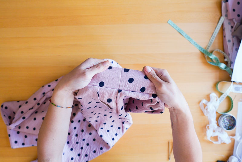 Střih a návod jak ušít dámské široké letní kalhoty UNWIND - Zajištění gumy v pase proti přetáčení