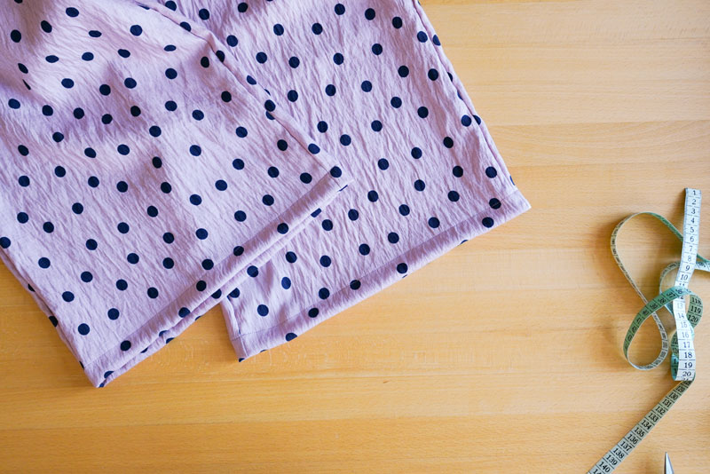 Střih a návod jak ušít dámské široké letní kalhoty UNWIND - Dokončení lemů nohavic