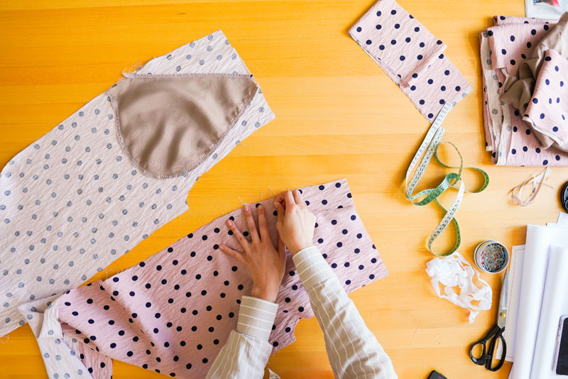 Střih a návod jak ušít dámské široké letní kalhoty UNWIND - vypracování kapsových váčků