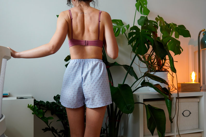 Střih zdarma - jednoduché dámské šortky + video návod na šití krok za krokem