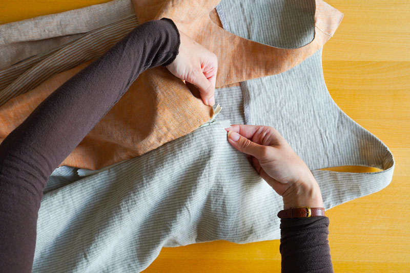 Střih a návod jak ušít pohodlné dámské šaty - skrytý zip