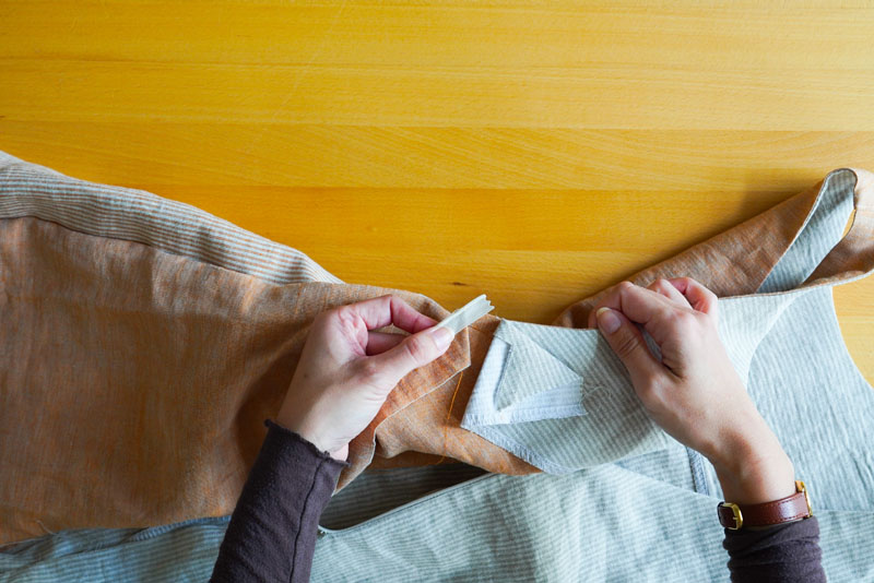 Střih a návod jak ušít pohodlné dámské šaty - zadní středový šev, skrytý zip a podsádka