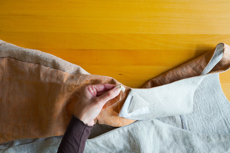 Střih a návod jak ušít pohodlné dámské šaty - zadní středový šev, skrytý zip a podsádka