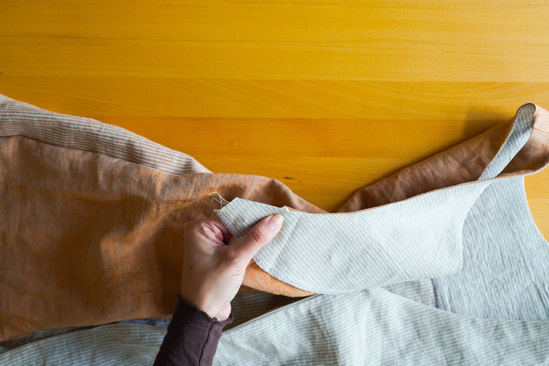 Střih a návod jak ušít pohodlné dámské šaty - zadní středový šev, skrytý zip a podsádka