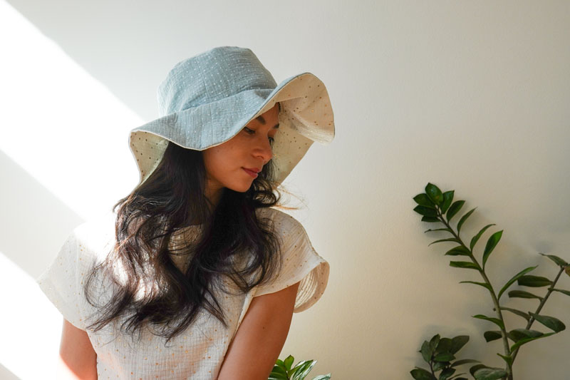 Střih a návod jak ušít oboustranný letní dámský klobouk se širokou krempou