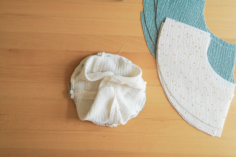 Střih a podrobný foto návod jak ušít oboustranný klobouk