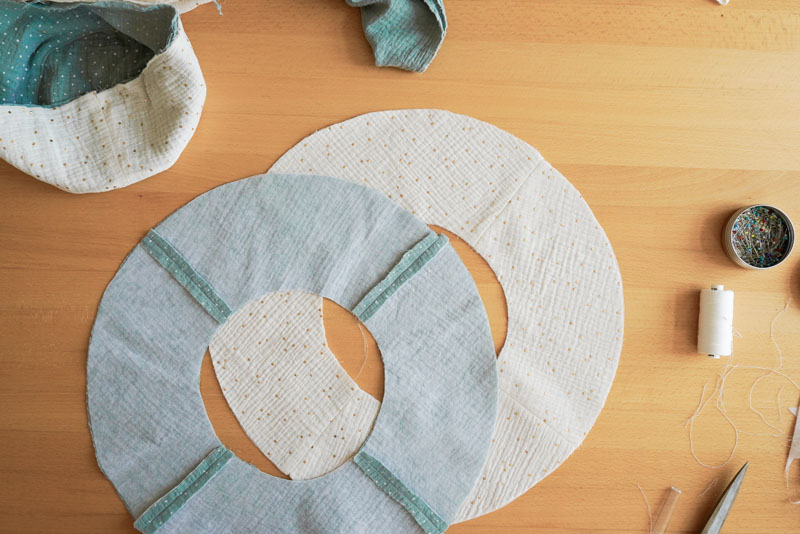 Střih a podrobný foto návod jak ušít oboustranný klobouk