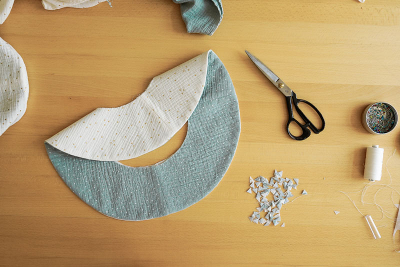 Střih a podrobný foto návod jak ušít oboustranný klobouk