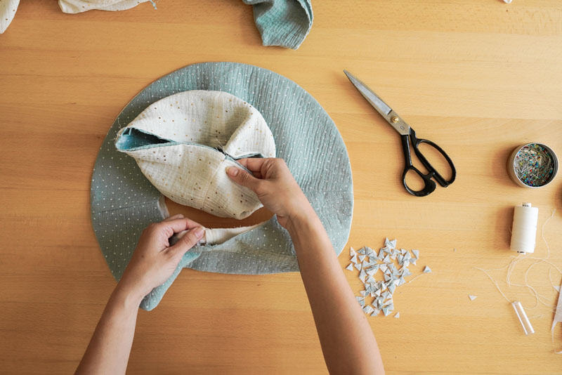 Střih a podrobný foto návod jak ušít oboustranný klobouk