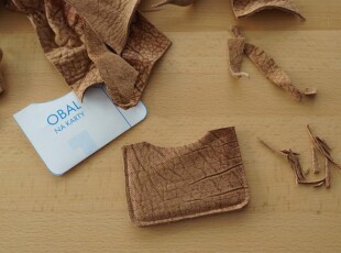 Střih ZDARMA + návod jak ušít jednoduchý kožený obal na karty