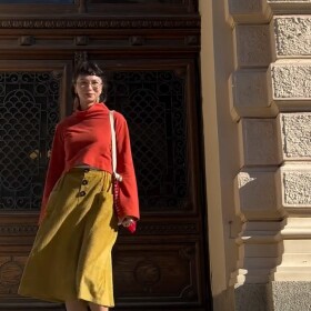 OOTW (čti outfit of the week). Děti jako kameramani (slyšíš správně “mamka úplně cupitá”🤭).

Nosím:
• sukni MAXI CORDUROY
• mikinu MOUNTAINS

Oba kousky si můžeš ušít taky. Střihy 👇
PDF na www.prosikulky.cz
Papírové na www.sitijakozivotnistyl.cz
• na obou webech hledej v sekci dámské střihy - sukně