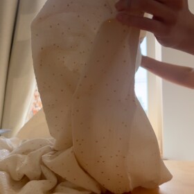 Letošní prázdniny jsem snad poprvé v životě pojala opravdu odpočinkově 😴. Ale ještě než vyrazím na dovolenou, přeci jen bych ráda něco udělala. A tak chystám z měkoučkého mušelínu super jednoduchou novinku. Protože by byl hřích, sedět doma za šicím strojem dlouhé hodiny, když je venku konečně taky pěkně! ☀️

#prosikulkycz #sitijakozivotnistyl #sewingprojects #sijemeslaskou