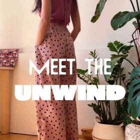 Nový střih je na světě! Léta letoucí jste si psali o širokánské jednoduché kalhoty z tkaniny, protože jste si oblíbili střih na široké tepláky PALAZZO. Nedivím se, že jste chtěli něco podobně jednoduchého, elegantního a lichotivého pro tkaniny. A tak k tomu konečně nazrál čas a jsou tu božské kalhoty UNWIND!

👖S velikánskými kapsami, pohodlným vysokým pasem, širokááánskými nohavicemi a zaručeným pohodlím. Střih je vhodný pro slabší a splývavé tkaniny, jako je například viskóza. Ale můžete použít i mušelín, popelín nebo slabší kostýmovky.

💰Střih je jako již tradičně prvních pár dní s 25% slevou!

➡️ PDF: https://prosikulky.cz/produkt/strih-damske-siroke-letni-kalhoty
➡️ Papír: https://www.sitijakozivotnistyl.cz/strih-damske-siroke-letni-kalhoty/

Tuhle viskózu, ze které jsem si ušila kalhoty já, jsem objevila v liberecké prodejně @terrymoda_latky , ale snad ji najdete i na webu.

#prosikulkycz #sitijakozivotnistyl #damskekalhoty #damskystrih #sijemeslaskou #viskoza