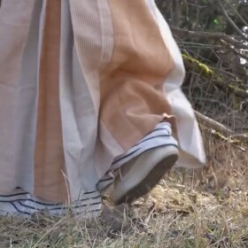 Vloni jsem si ušila tyhle šaty podle střihu FOLD IT a musím přiznat, že i letos rozhodně fungují. ✨

Ještě než začne letní pařák, vrstvila jsem je společně s kalhotami UNWIND a moc mě tahle kombinace baví.

☀️ Snové šaty s efektními sklady a kapsami můžeš mít i ty.

☘️ PDF střih tudy: https://www.prosikulky.cz/produkt/strih-damske-pohodlne-saty
🌿 Papírový střih zde: https://www.sitijakozivotnistyl.cz/strih-pohodlne-damske-saty/