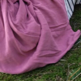 Sada střihů na dámskou sukni a top DON’T BE SHY.

Marně přemýšlím, co k tomu říct. Ať se snažím sebevíc, mám pocit, že vše, co mě napadá, by bylo málo nebo moc. A tak myslím, že tahle něžná sada nejvíc vynikne bez zbytečných slov.

Sada střihů v:
• PDF ➡️ https://www.prosikulky.cz/produkt/strih-damska-elegantni-souprava
• PAPÍR ➡️ https://www.sitijakozivotnistyl.cz/sada-strihu-damskou-soupravu/

• Kalhoty podle střihu UNWIND🤍