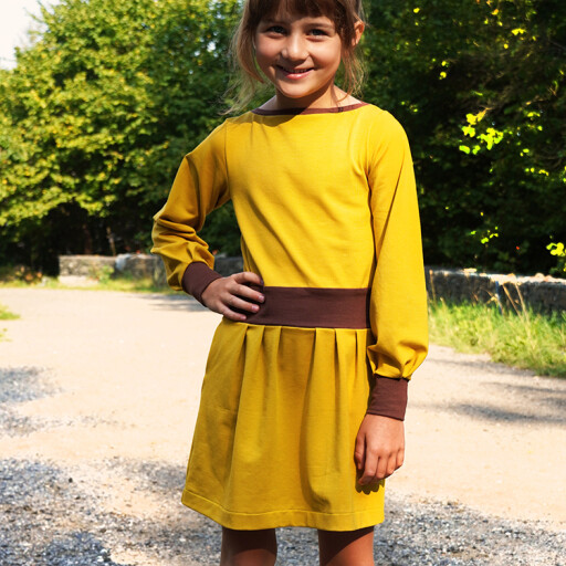 Střih na dětské šaty s dlouhým rukávem, kapsami a sukni se sklady+ návod jak ušít sukni krok za krokem