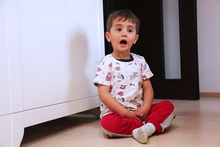 Střih na dětské tričko s krátkým rukávem + návod jak ušít triko krok za krokem