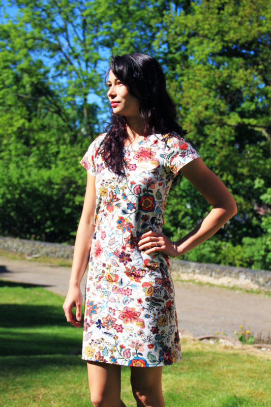 Jednoduchý střih na dámské šaty + návod jak ušít šaty krok za krokem (návod vhodný i pro začátečníky)