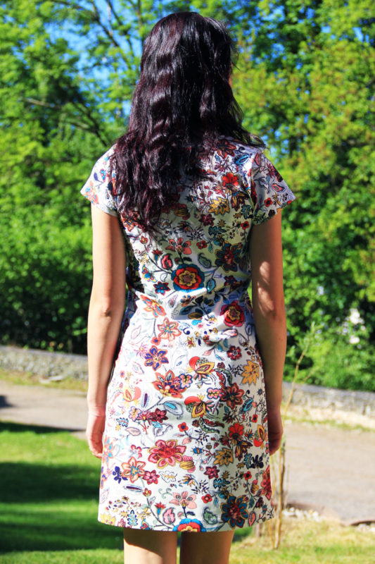 Jednoduchý střih na dámské šaty + návod jak ušít šaty krok za krokem (návod vhodný i pro začátečníky)