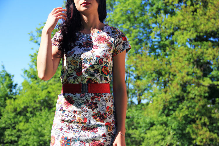 Jednoduchý střih na dámské šaty + návod jak ušít šaty krok za krokem (návod vhodný i pro začátečníky)