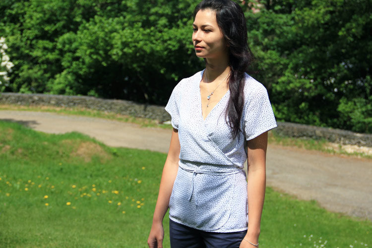 Střih na dámskou zavinovací halenku