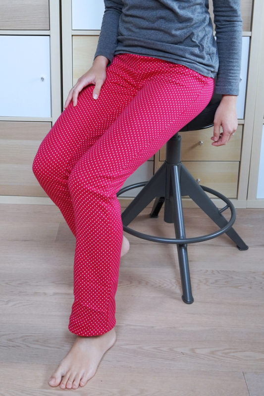 Střih na jednoduché dámské tepláky BASIC