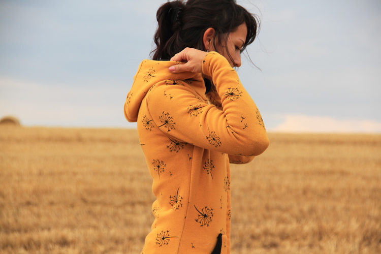 Střih na dámskou mikinu